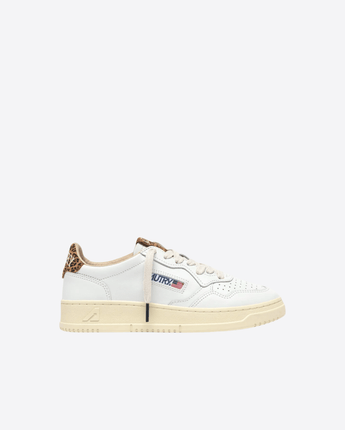 AUTRY SCARPE SNEAKERS MEDALIST LOW IN PELLE BIANCA E SUEDE LEOPARD