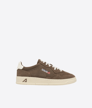 AUTRY SCARPE SNEAKERS MEDALIST LOW IN SUEDE CIGAR E BIANCO