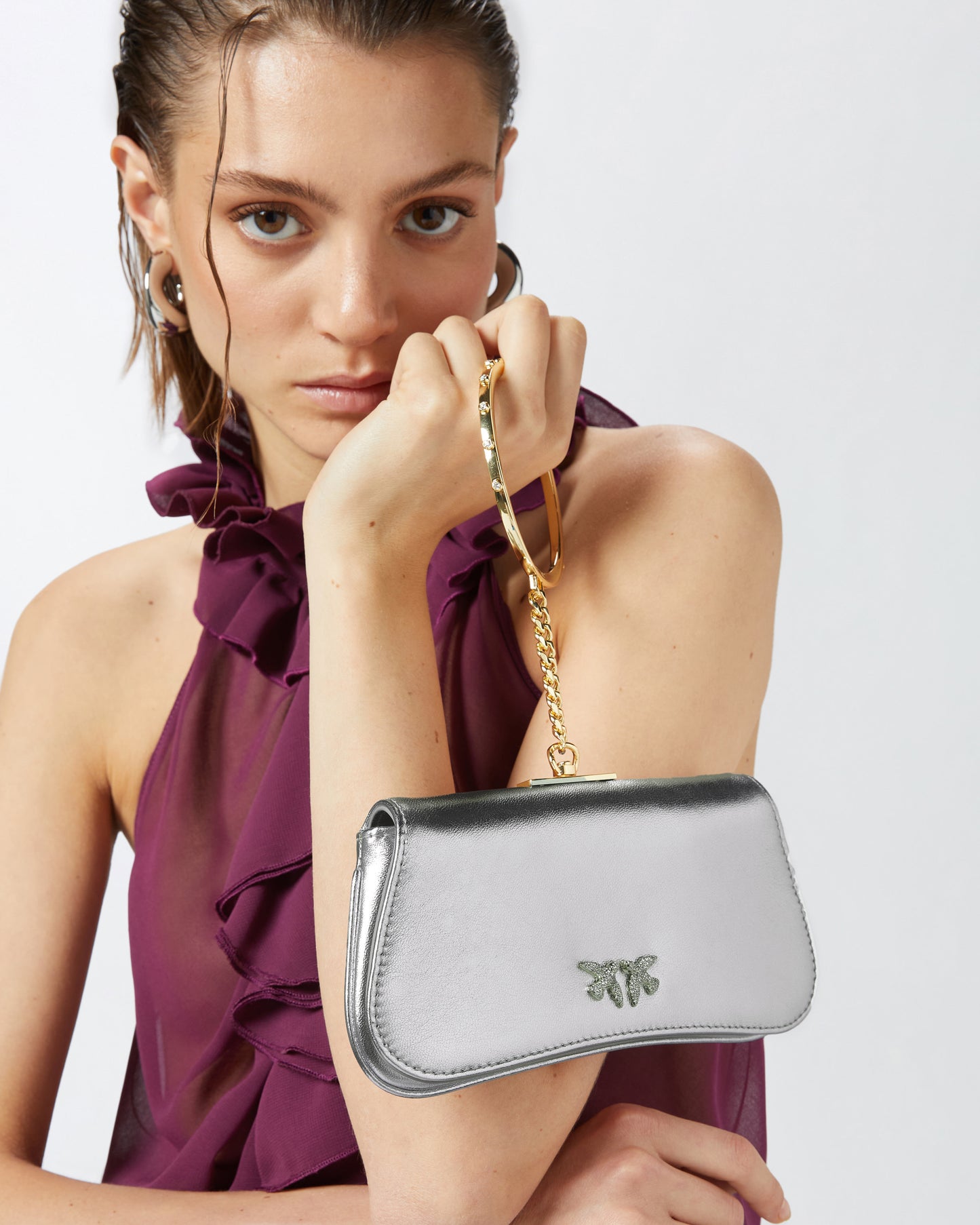 PINKO | BORSETTA CLUTCH LAMINATA CON BRACCIALE DORATO