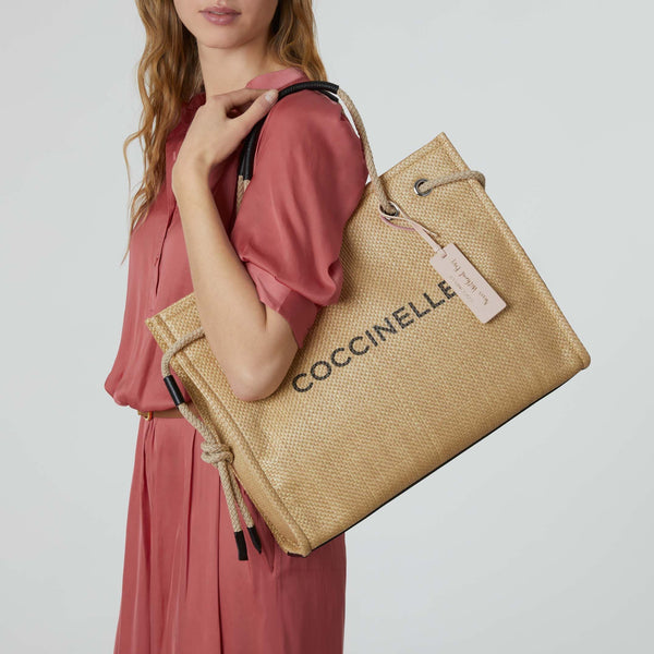 COCCINELLE | NEVER WITHOUT BAG STRAW LOGO PRINT LARGE
