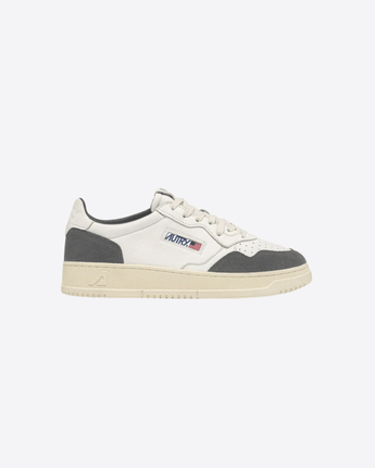 AUTRY Abbigliamento e accessori GOAT WHITE / 40 SNEAKERS MEDALIST LOW IN PELLE BIANCA E SUEDE