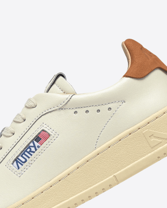 AUTRY Abbigliamento e accessori SNEAKERS DALLAS LOW IN PELLE COLORE WHITE E CARAMEL