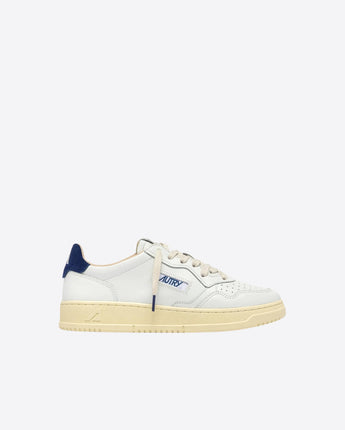 AUTRY SCARPE SNEAKERS MEDALIST LOW IN PELLE BIANCA E SUEDE BLUE DEPTHS