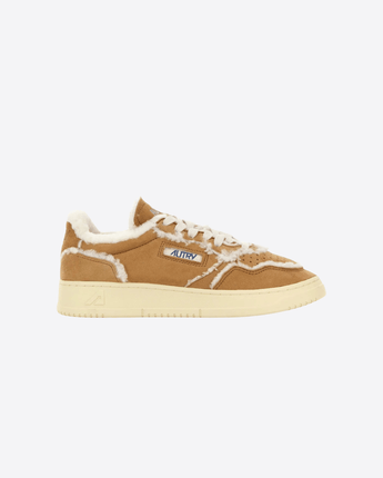 AUTRY SCARPE SNEAKERS MEDALIST LOW IN SUEDE EFFETTO WINTER CON PELLICCIA