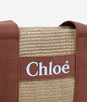 CHLOE BEIJE / UNI BORSA IN RAFIA MARRONE CON LOGO