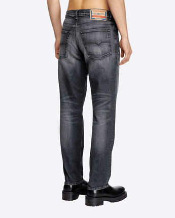 DIESEL REGULAR JEANS 2023 D-FINITIVE 09L52