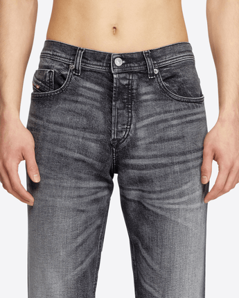 DIESEL REGULAR JEANS 2023 D-FINITIVE 09L52